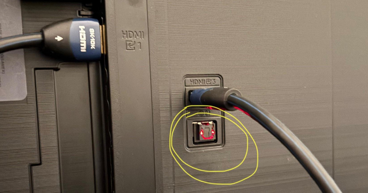 Cổng 'phát sáng' phía sau Smart TV có thể làm được những gì?