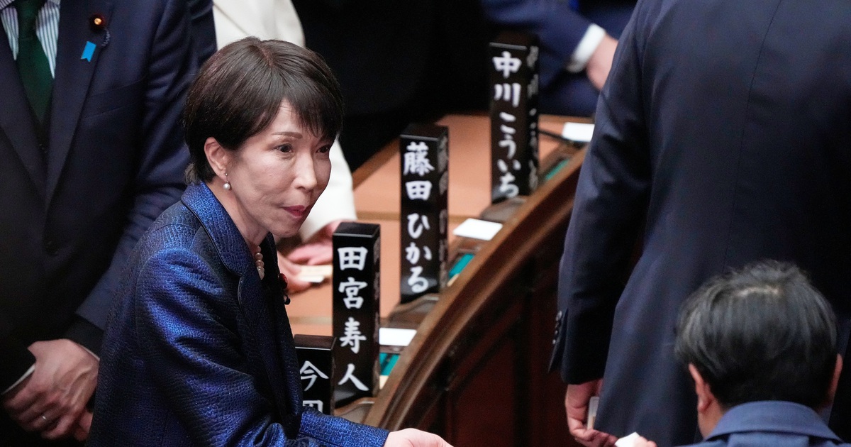 Thủ tướng Nhật tặng quà cho 315 nghị sĩ