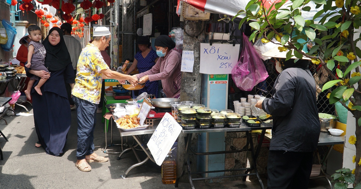 Chợ ẩm thực Ramadan ở TP.HCM chỉ mở một tháng bán gì?