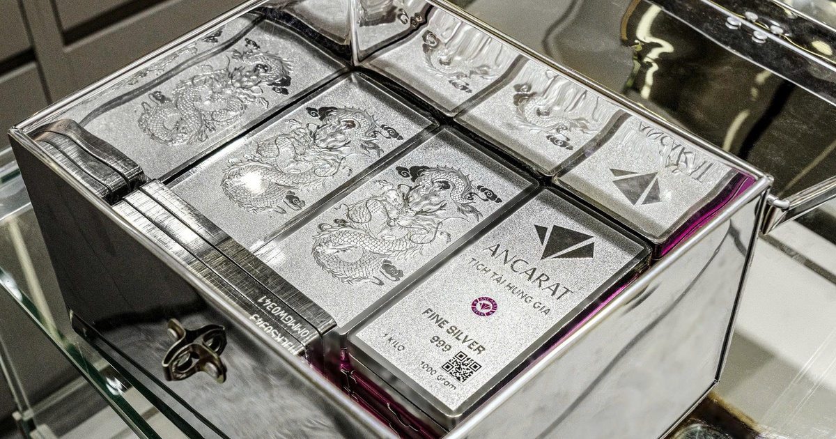 Giá bạc vượt 91 triệu đồng/kg, người 'đu đỉnh' vẫn lỗ nặng