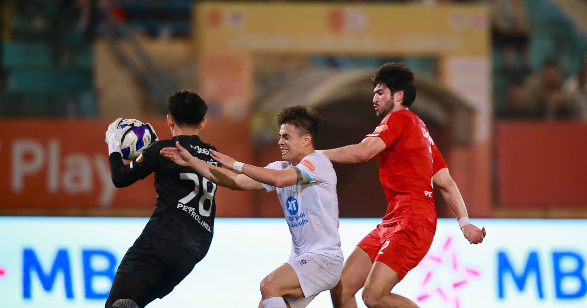 Đương kim vô địch Nam Định ‘vùng vẫy’ thoát hiểm, sẽ lâm vào cảnh xuống hạng nếu...