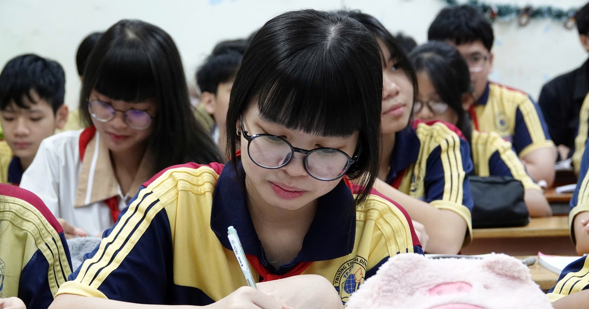 Tuyển sinh lớp 10 TP.HCM: Dự kiến thi sớm hơn, x&eacute;t tuyển ở 2 khu vực