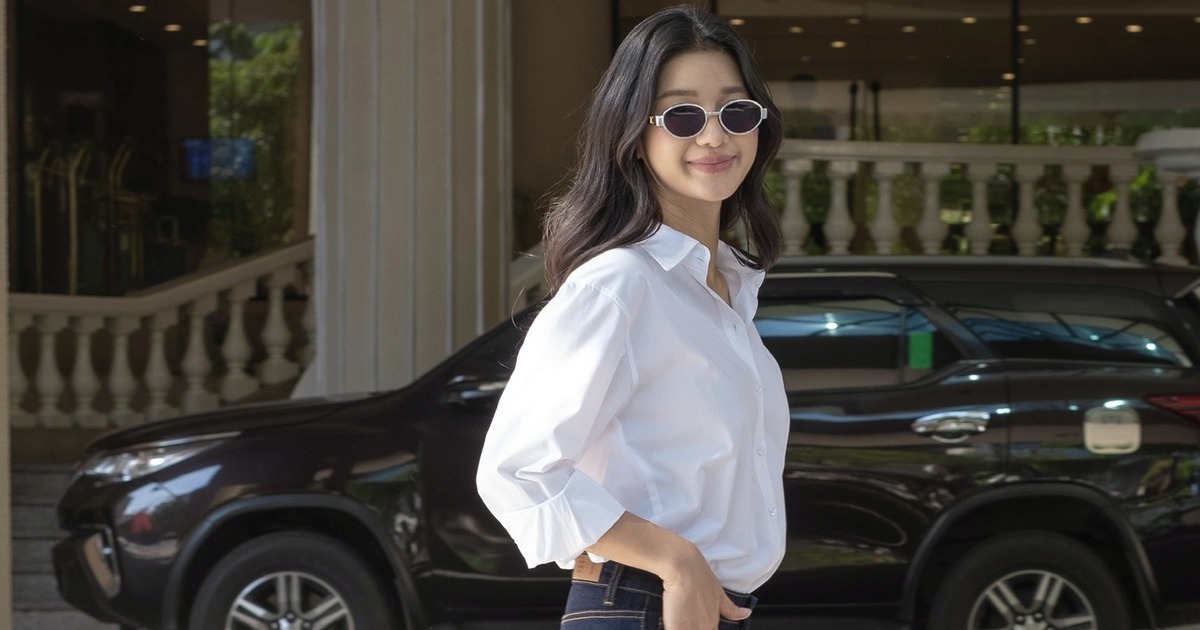 Mùa xuân, mùa diện quần jeans xanh