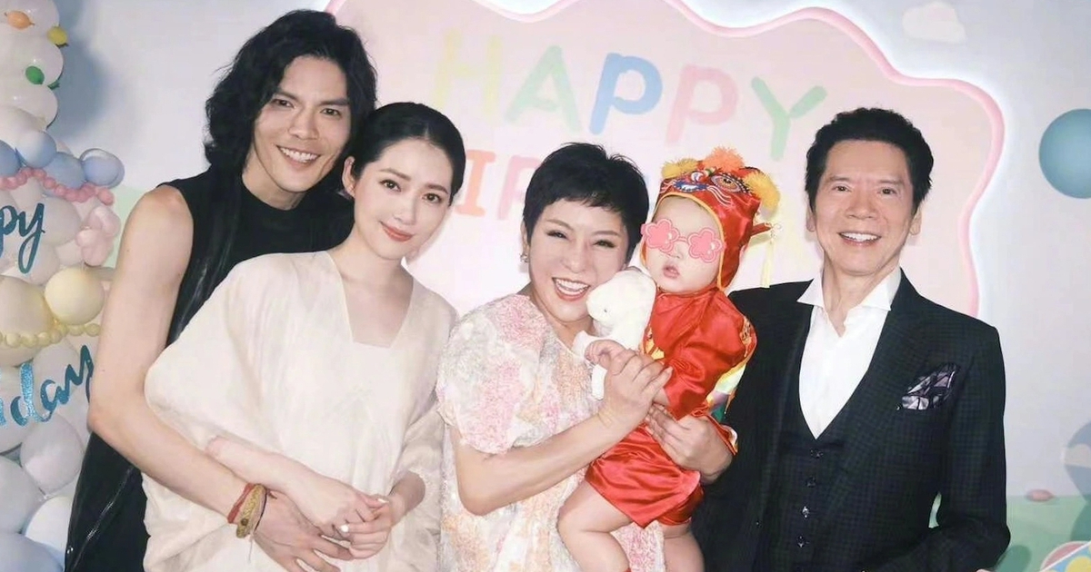 '&Ocirc;ng tr&ugrave;m giải tr&iacute;' Hướng Hoa Cường giao to&agrave;n bộ t&agrave;i sản cho con d&acirc;u