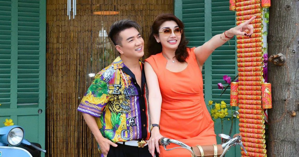 Đ&agrave;m Vĩnh Hưng thần tượng L&yacute; Thu Thảo, chờ hơn 37 năm để được chụp ảnh c&ugrave;ng