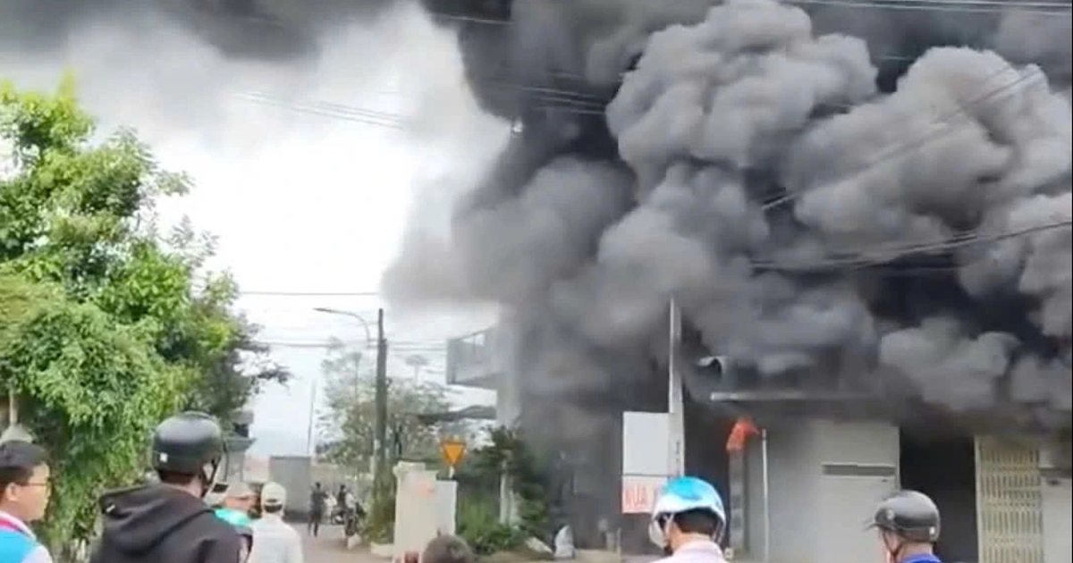 Cháy kho xe điện trò chơi trẻ em ở Gia Lai