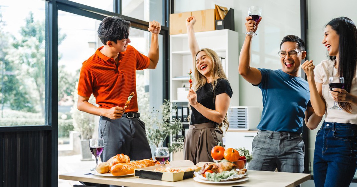 Tuyệt chiêu sạc đầy năng lượng, khai tiệc tân niên cho hội công sở sau Tết