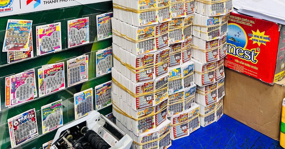 Choáng với 34.000 vé trúng xổ số cào TP.HCM, có người đổi hàng trăm tờ