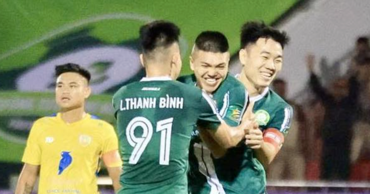 Công Phượng không được đăng ký, Trường Tươi Bình Phước vẫn thắng tưng bừng: Vô địch lượt đi