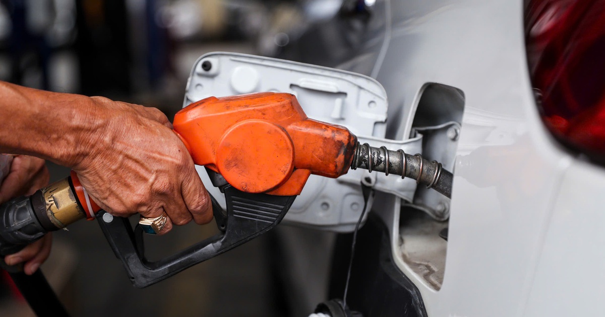 Giá xăng dầu hôm nay 27.2.2026: Tăng mạnh, xăng RON 95-V vượt mốc 21.000 đồng/lít