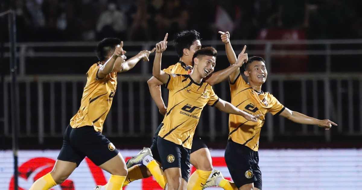 Nóng: CLB Thanh Hóa nộp án phạt 3 tỉ đồng cho FIFA, bổ sung gấp đồng đội Công Phượng