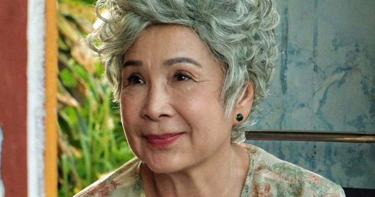 NSND Kim Xuân nói về hình ảnh cúi gục đầu ở sự kiện gây hoang mang