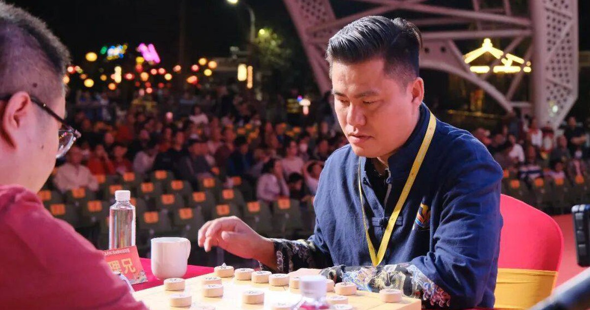 Kỳ thủ chủ nhà Trung Quốc bật khóc khi bị Lại Lý Huynh đánh bại, không thể vào chung kết