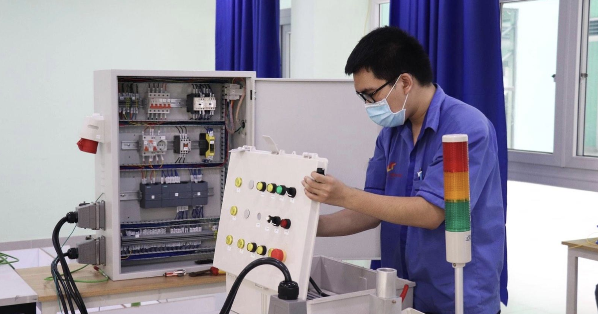 Vụ tạm thu học ph&iacute;: Trường CĐ L&yacute; Tự Trọng TP.HCM cập nhật tiến độ ho&agrave;n trả