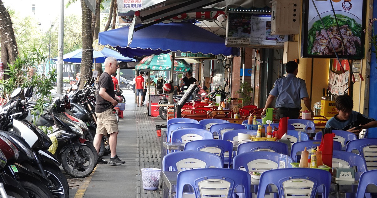 TP.HCM hướng dẫn thu phí vỉa hè: Không cho buôn bán, kinh doanh