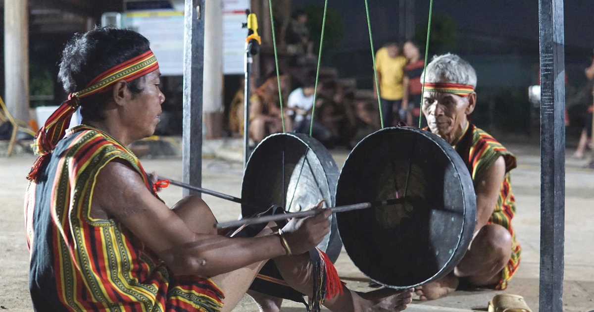 Vật thiêng của làng: Bộ chiêng được sùng kính 'như tổ tiên'