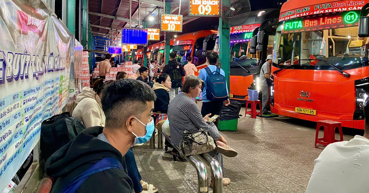 Đi tàu, xe đường dài về quê ăn tết: Làm sao để đỡ say, bớt mệt?