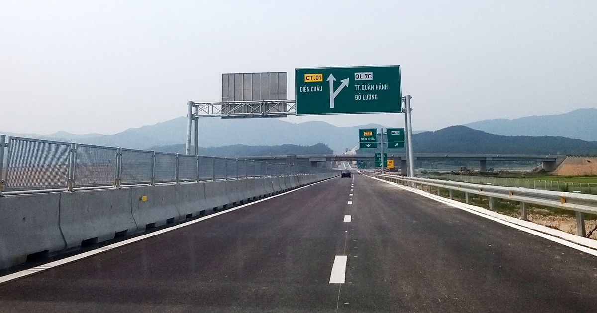 Cao tốc không thể thiếu điểm đổ xăng dầu