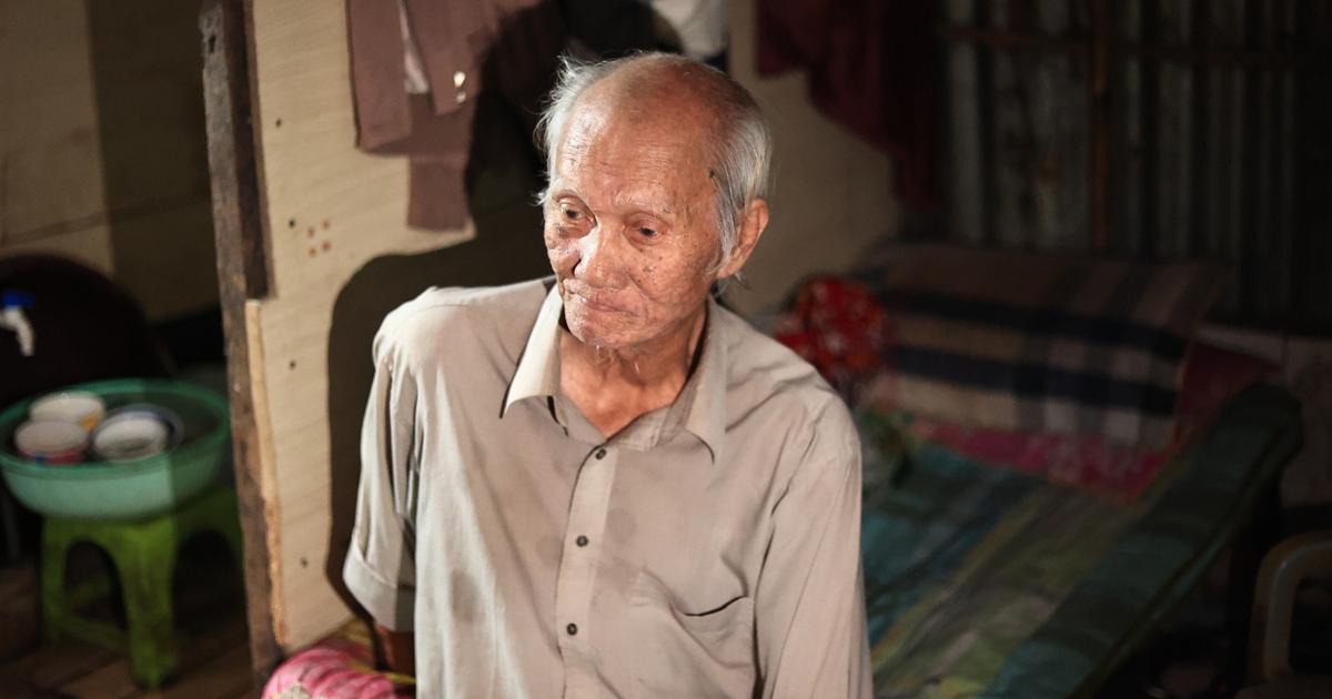 Xóm ve chai ở TP.HCM: 'Năm nay tôi cũng chờ mà chưa thấy ai cho'