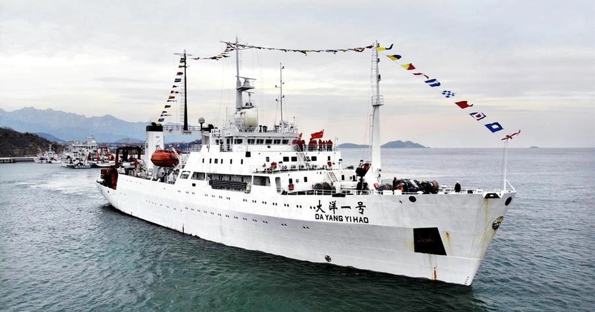 Rộ tin t&agrave;u Trung Quốc '&aacute;p s&aacute;t' t&agrave;u s&acirc;n bay Mỹ ở Trung Đ&ocirc;ng