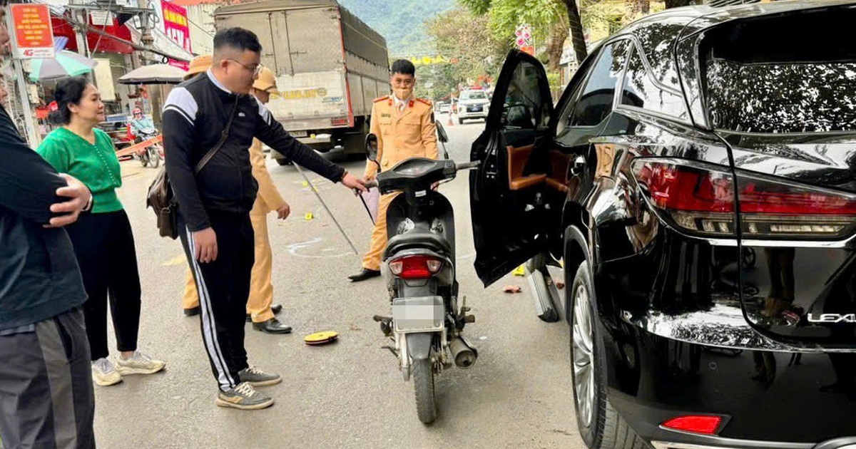 T&agrave;i xế Lexus bị khởi tố v&igrave; mở cửa xe g&acirc;y tai nạn chết người