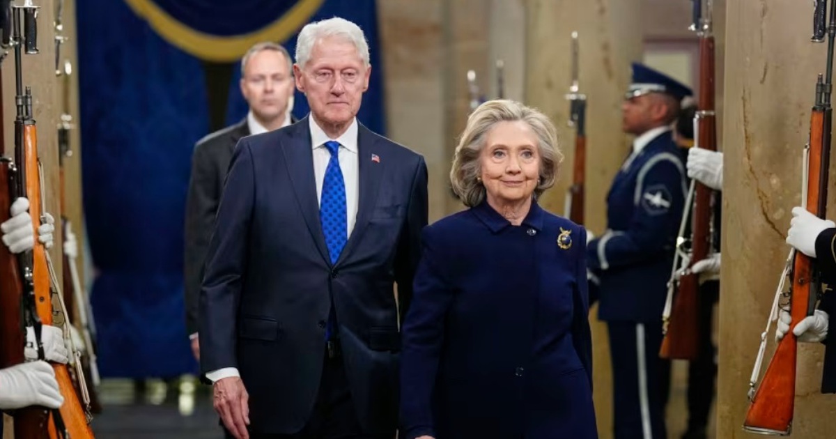 Vợ chồng cựu Tổng thống Mỹ Clinton đồng &yacute; điều trần vụ hồ sơ Epstein