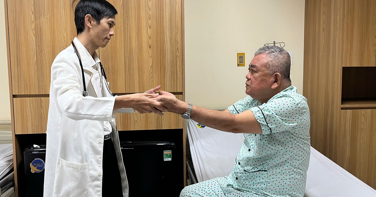 Cứu người đàn ông đột quỵ vượt quá "giờ vàng"