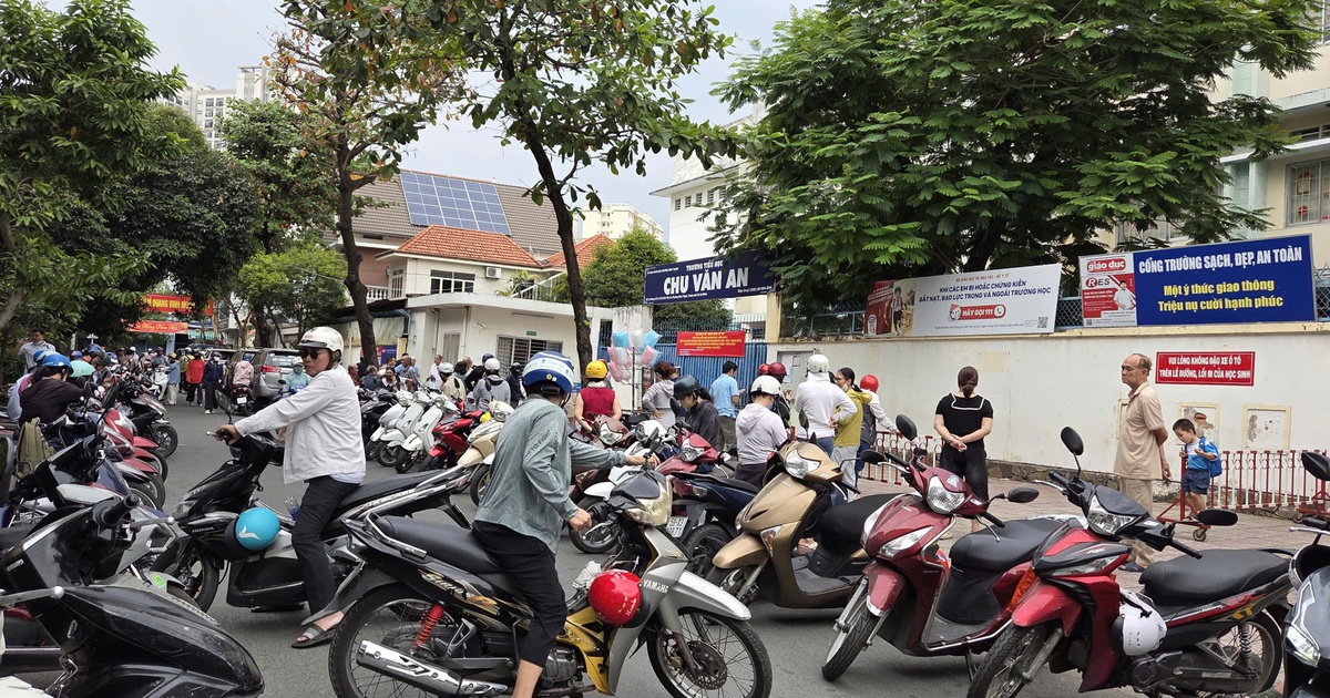 Công an TP.HCM đề xuất bố trí chỗ đỗ xe cho phụ huynh đưa đón con