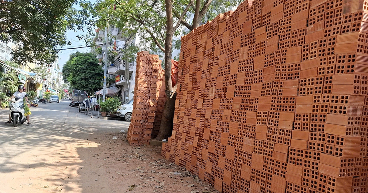 Cửa hàng vật liệu xây dựng lấn chiếm đường