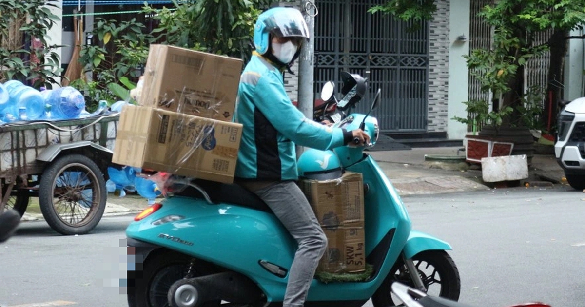 Gồng mình đón tết: Áp lực đè nặng người trẻ thu nhập thấp