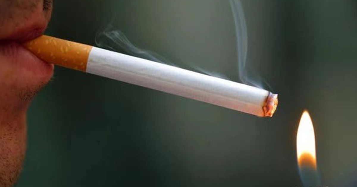 Cấm hút thuốc ở chùa, bến xe: Nhà nước can thiệp đến đâu là đủ?