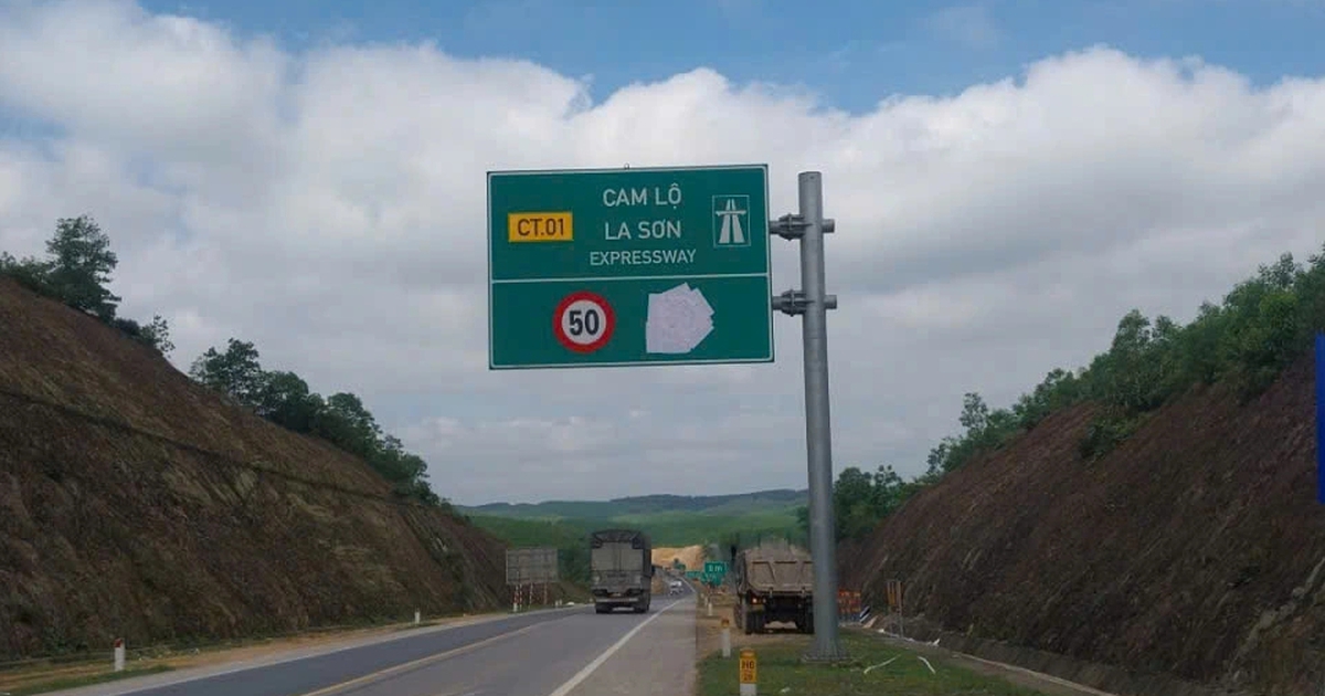 Biển báo 'tối đa và tối thiểu đều 50 km/giờ' trên cao tốc Cam Lộ - La Sơn đã được sửa