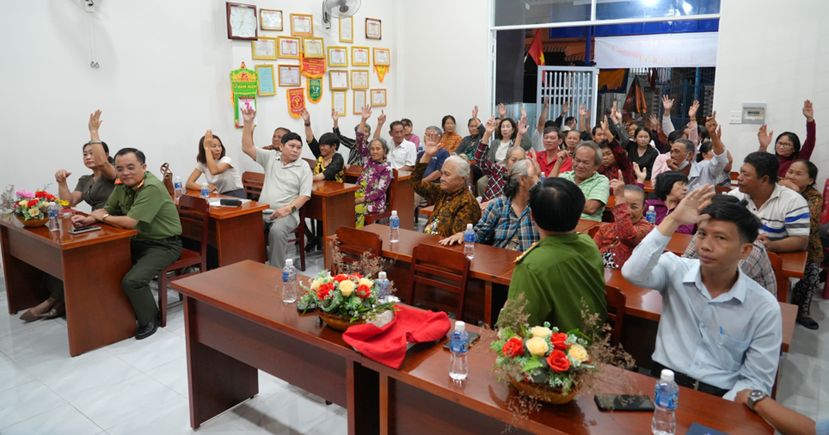 Cử tri phường Bình Thuận giới thiệu đại tá Huỳnh Ngọc Liêm ứng cử đại biểu Quốc hội