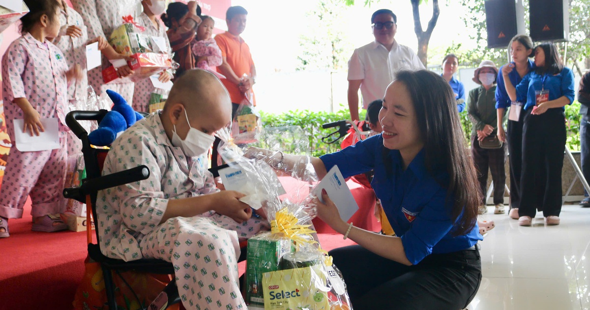 Những phần quà tiếp thêm động lực để bệnh nhi chống chọi với bệnh tật