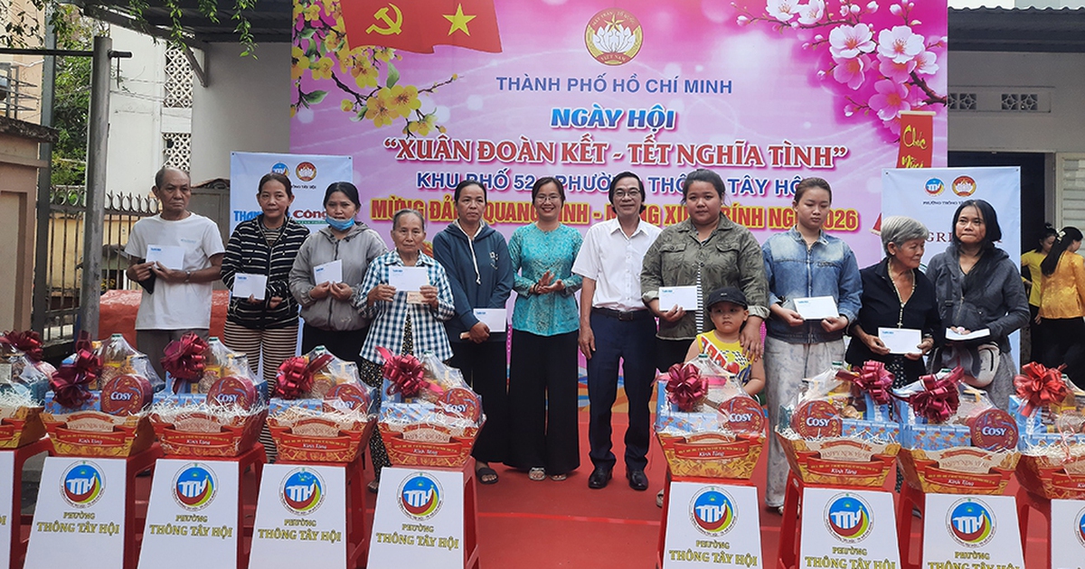 Cây mùa xuân 2026: Trao 100 phần quà tết cho bà con khó khăn