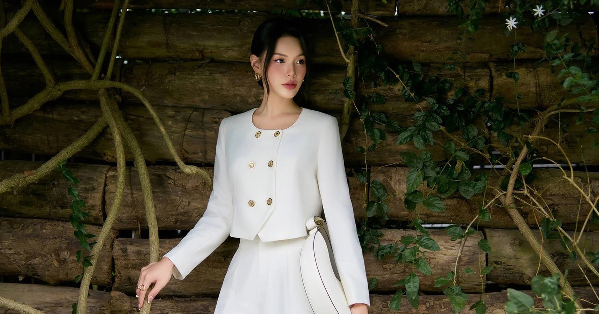 Tôn lên sự trong trẻo ngày xuân với trang phục sắc trắng