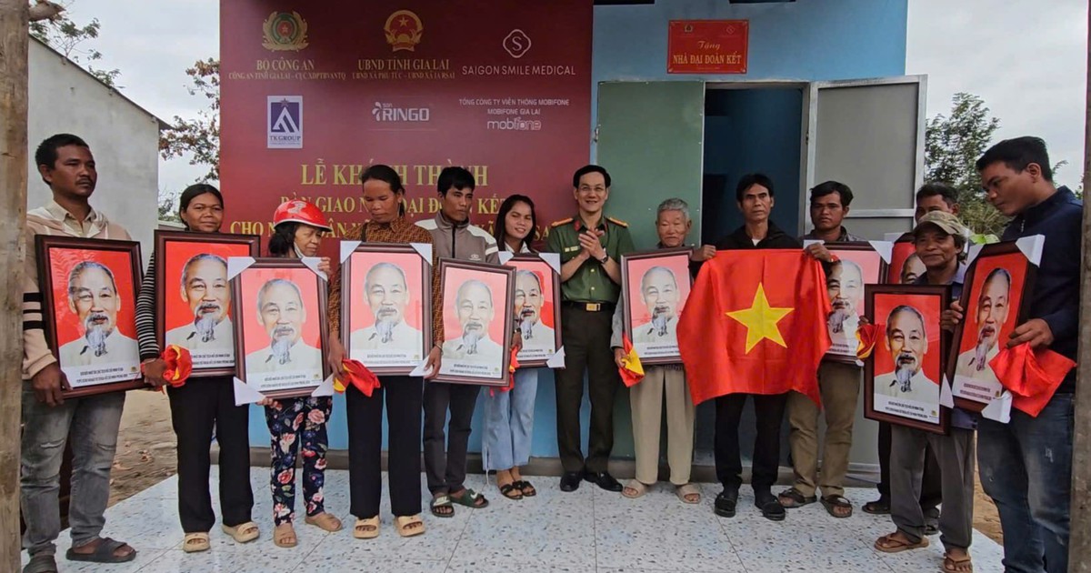 Công an Gia Lai bàn giao 23 căn nhà đại đoàn kết cho hộ đặc biệt khó khăn