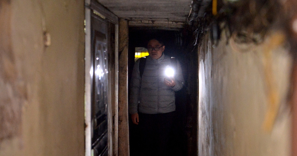 Những con ngõ nhỏ tại phố cổ Hà Nội quanh năm không thấy ánh sáng mặt trời