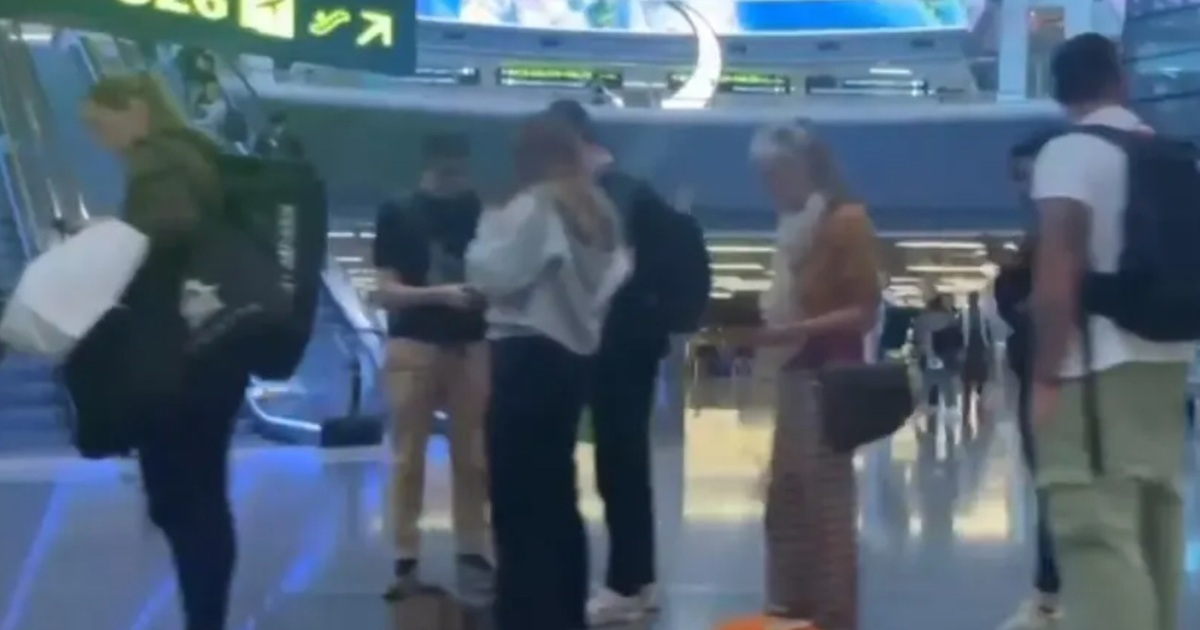 Hàng trăm ngàn hành khách bị mắc kẹt do Trung Đông đóng cửa không phận