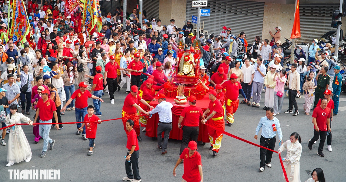 Lễ Nghinh Ông Quan Thánh Đế Quân xuất du: Hàng ngàn người đổ về Chợ Lớn