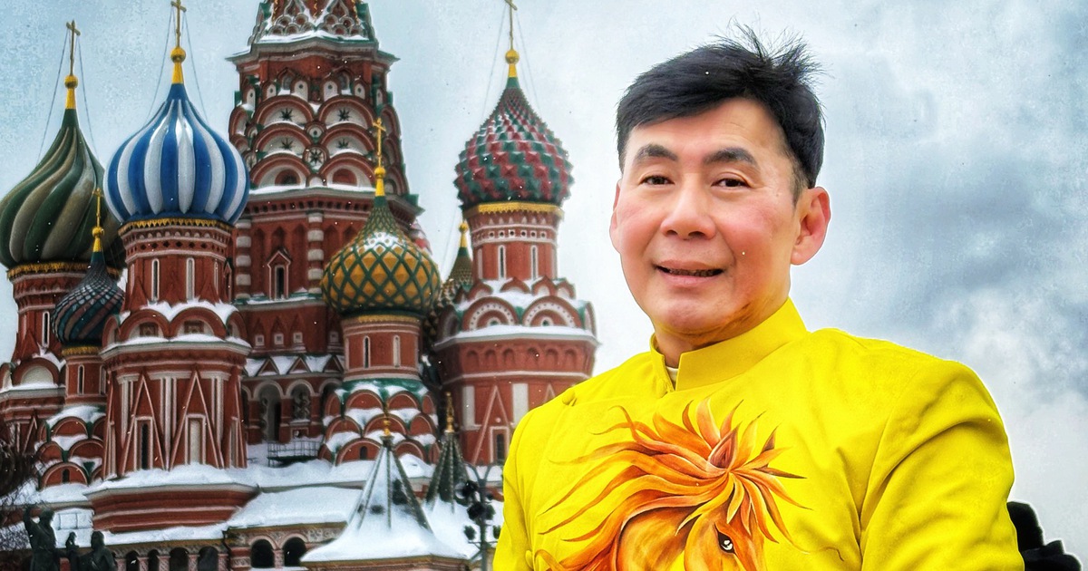 Ca sĩ chờ đợi 30 năm để mặc áo dài trên quảng trường Đỏ nước Nga