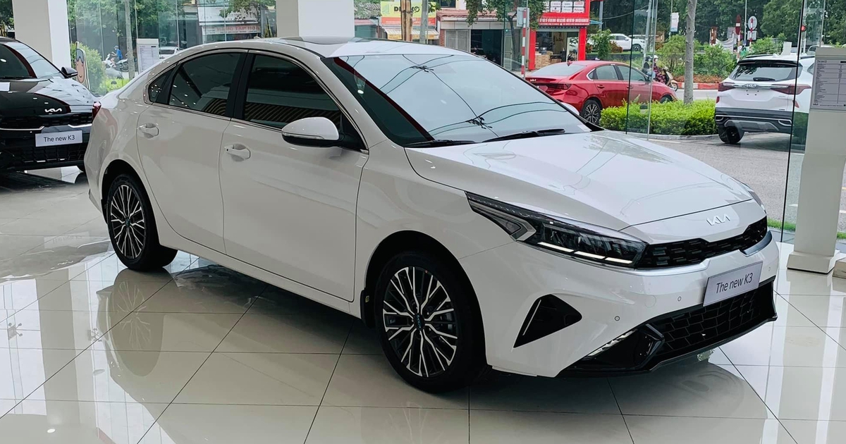 Thêm mẫu xe sedan tại Việt Nam bỏ bản số sàn