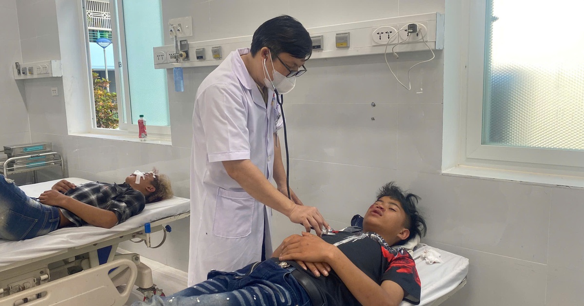 Quảng Ngãi: Va chạm 2 xe máy, 1 người tử vong, 4 người bị thương