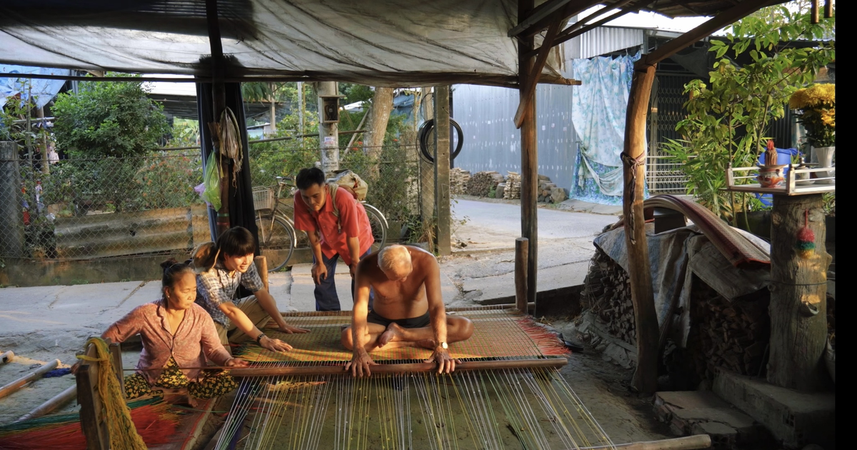 Người kể chuyện 'triệu view' về làng chiếu Định Yên