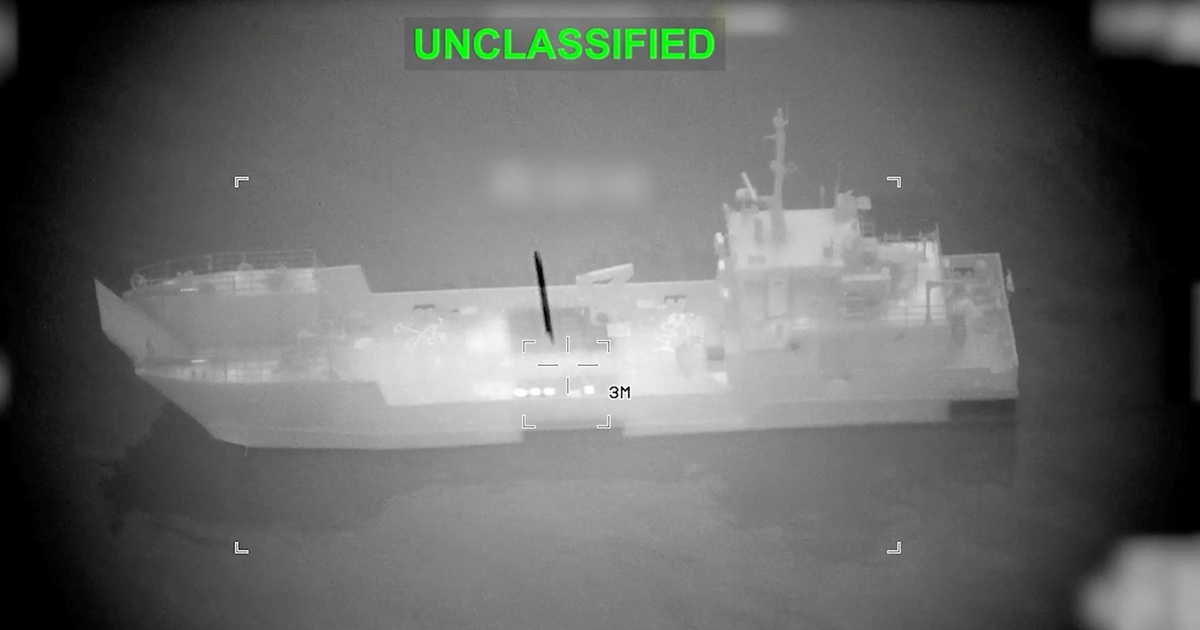 Mỹ 'xóa sổ' 16 tàu rải thủy lôi Iran, ông Trump cảnh báo về eo biển Hormuz