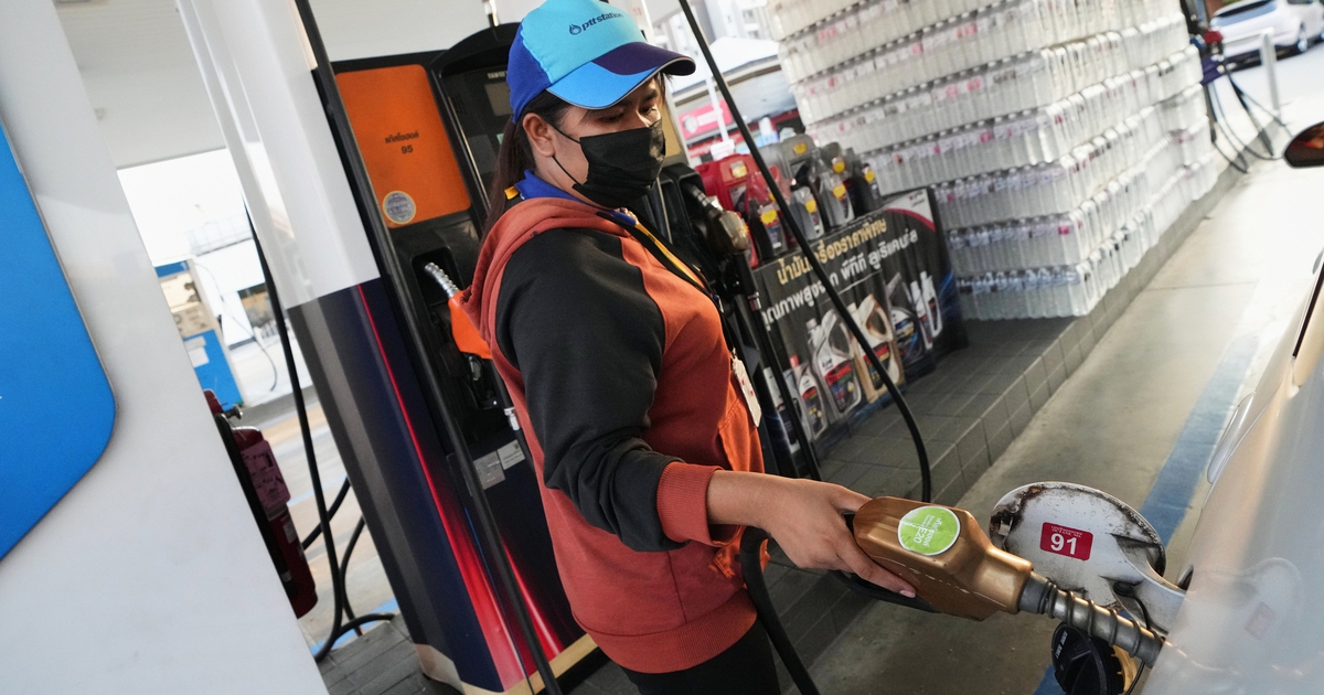 Chính phủ Thái Lan chỉ thị làm việc tại nhà do giá xăng tăng