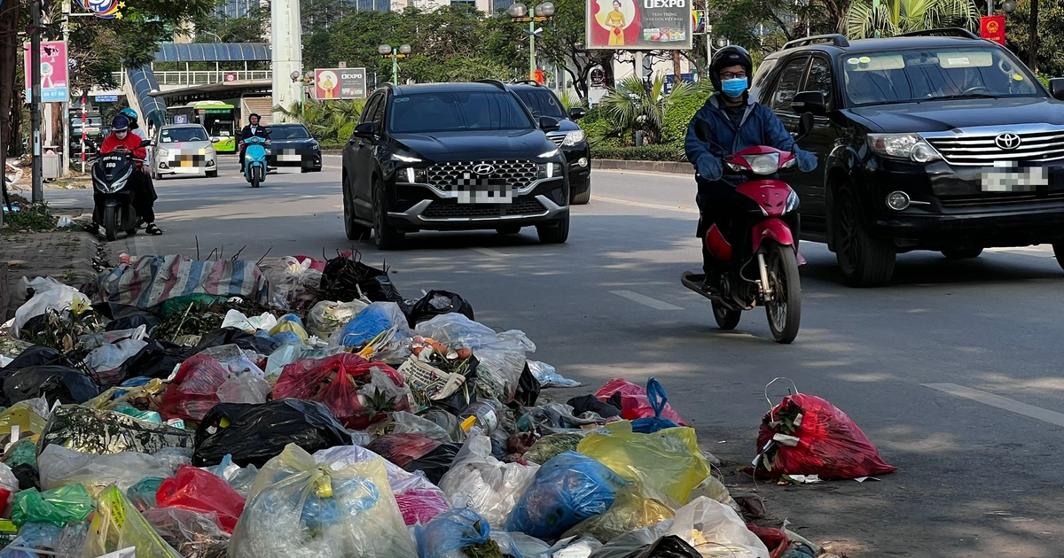 Đường Tố Hữu - Nguyễn Thanh Bình ở Hà Nội 'ngập' trong rác thải