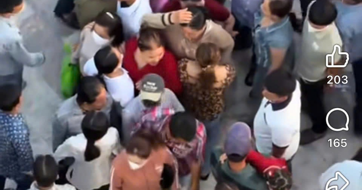 Ngang nhiên dàn cảnh giật dây chuyền ở Liên Hoa Bảo Tháp của Tân Huê Viên