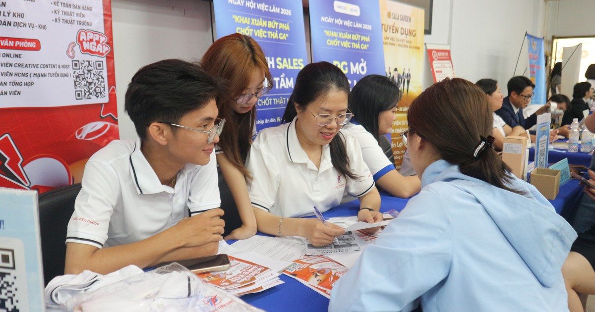 Hàng loạt việc làm cần tuyển gấp, thu nhập hơn 20 triệu đồng/tháng