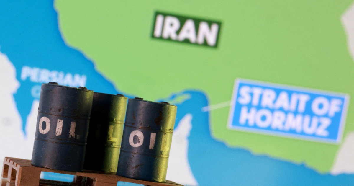 Lo Iran rải thủy lôi ra eo biển Hormuz, phương Tây tính hộ tống tàu dầu